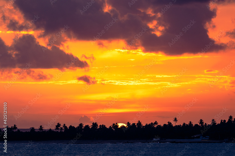 Fototapeta premium Pôr-do-sol na praia de Serrambi.