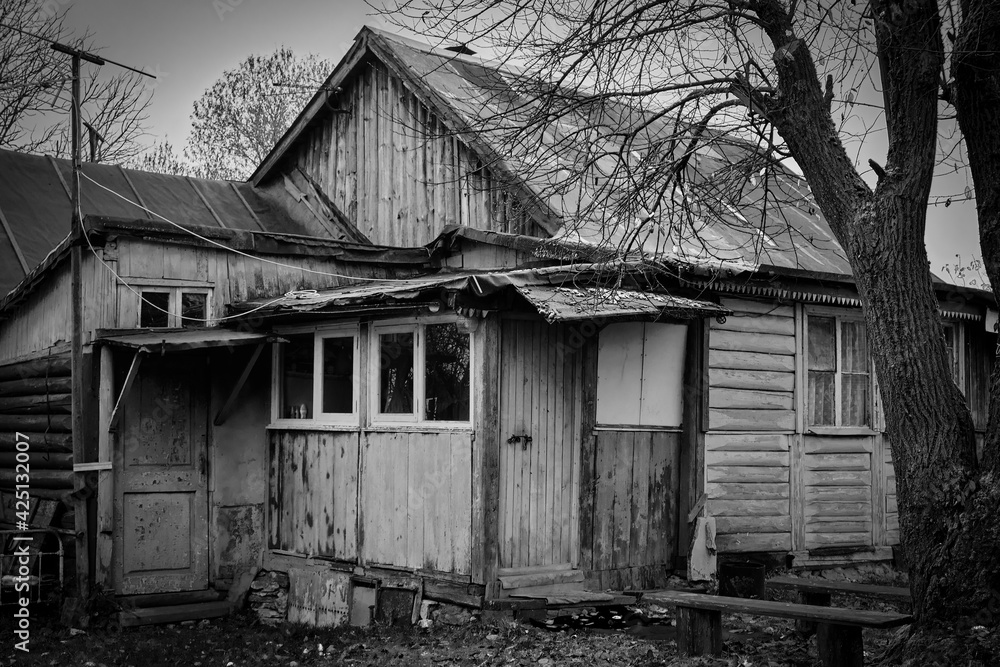 Obraz premium An old, wooden village house. Monochrome photo