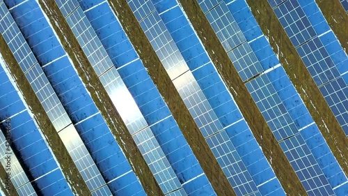 fotowoltaika panele solarne zdjęcia lotnicze farma fotowoltaiczna alternatywna energia photo