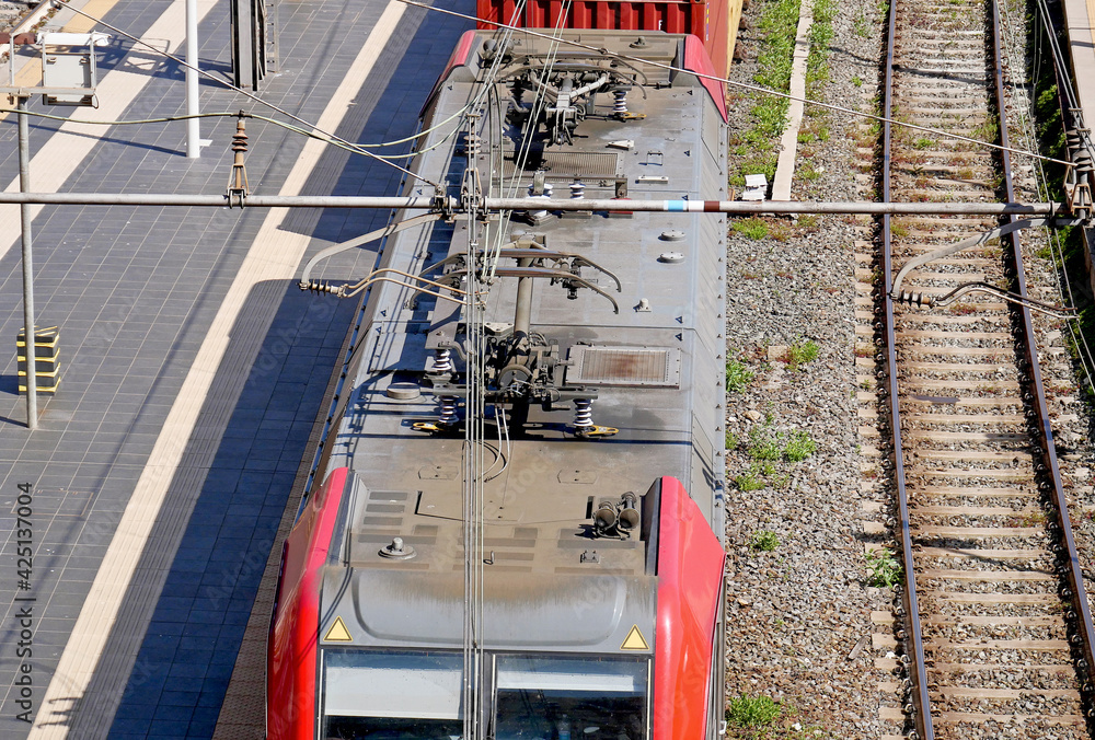 Electric power supply and energy supply system of a railway