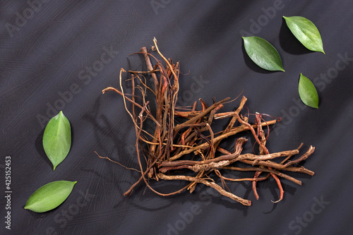 Medicinal roots de zarzaparrilla - Smilax aspera photo