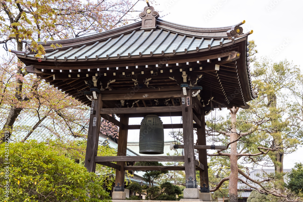 (東京都ー風景)春の豪徳寺鐘楼風景2 (東京都ー風景)春の豪徳寺鐘楼風景2