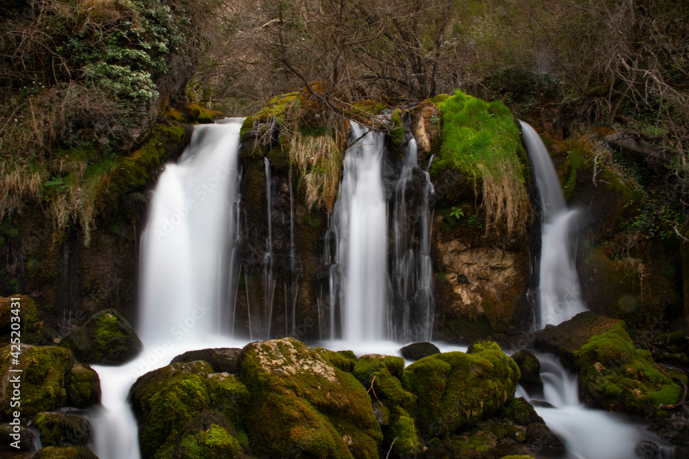 Obraz premium Dou de Basterny, Cascada efecto seda