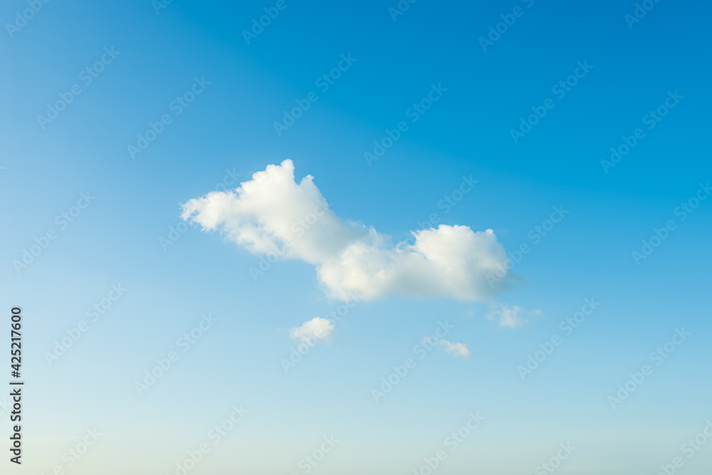 Obraz premium Beautiful blue sky and clouds with daylight natural background.