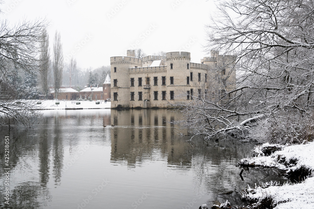 Château de Bouchout sous la neige en Belgique