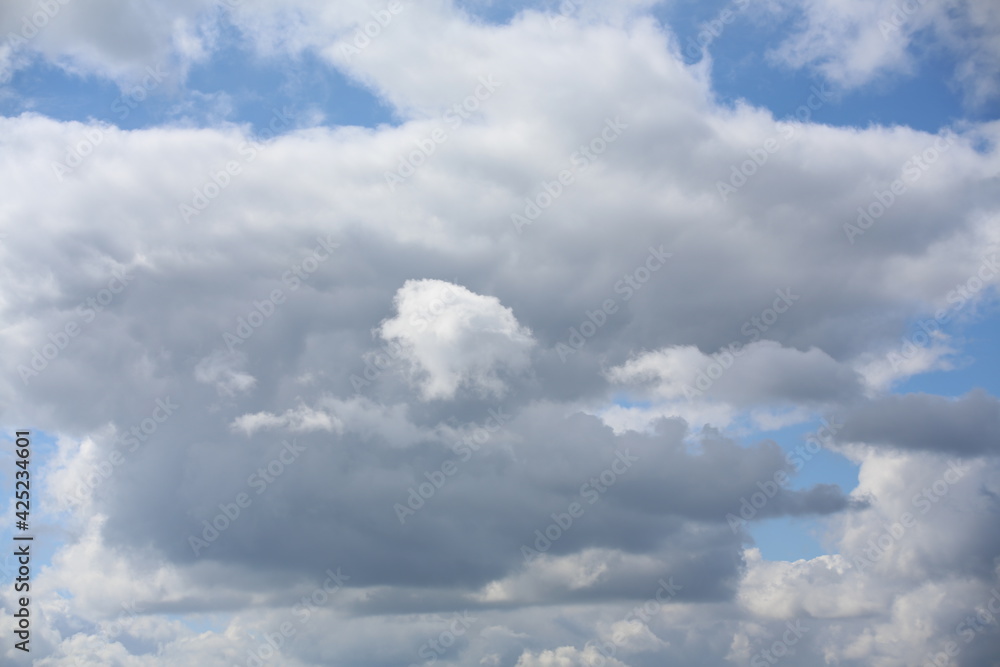 Obraz premium Blauer Himmel mit Wolken