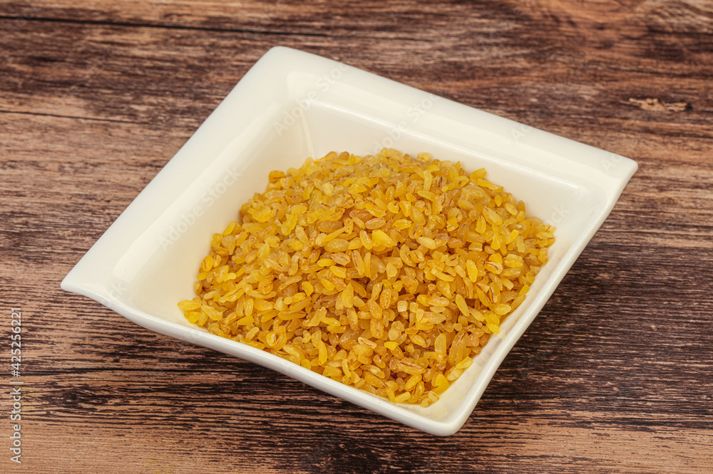 Vegetarian cuisine - dry bulgur for cooking Vegetarian cuisine - dry bulgur for cooking