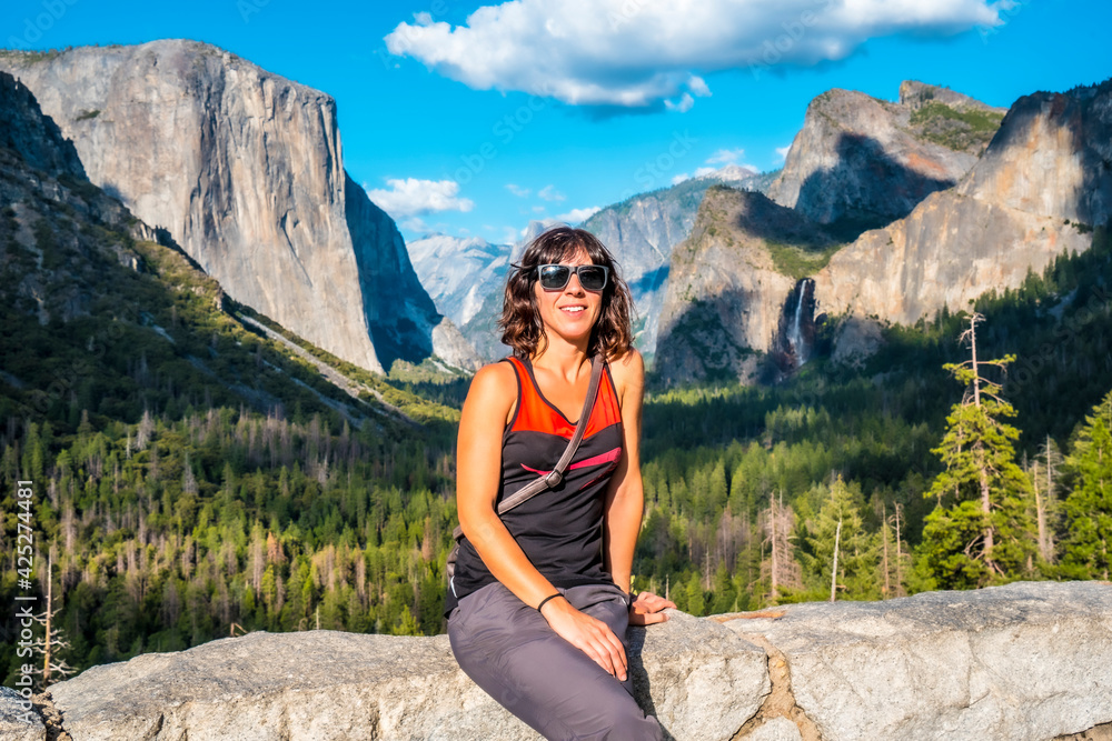 Naklejka premium A young woman at the Tunnel View viewpoint, Yosemite National Park. United States.