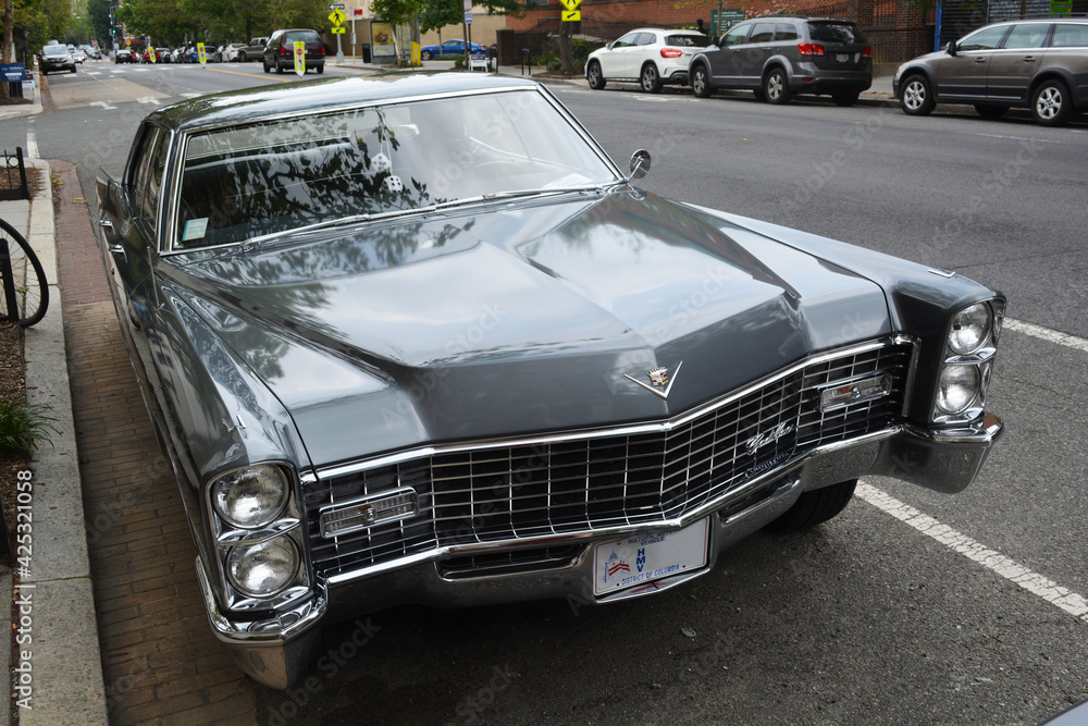 Cadillac Fleedwood ca. 1967/68, gesehen im Juli 2018 in Wshington DC Cadillac Fleedwood ca. 1967/68, gesehen im Juli 2018 in Wshington DC
