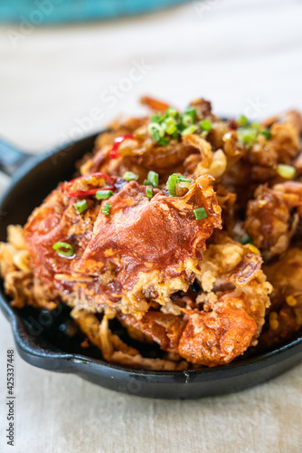 Deep fried soft shell crab with salt and chili.