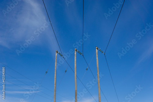 poteau électrique, poteaux,électrique,isolateur,cable,verre,conducteur,ciel,bleu,nuages,haute tension,tension,haute,électricité,ligne, isolant,pylône,céramique
