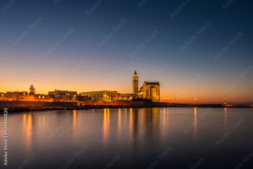 Trani (Puglia) Tramonto sul Porto e Cattedrale