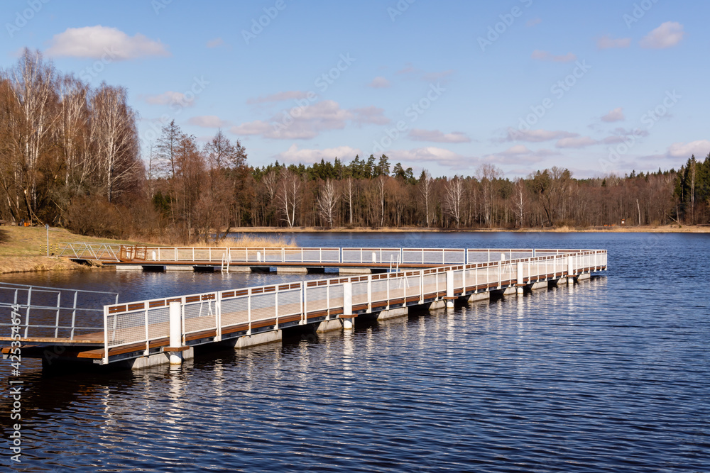 Fototapeta premium Zalew Czapielówka w Puszczy Knyszyńskiej, Podlasie, Polska