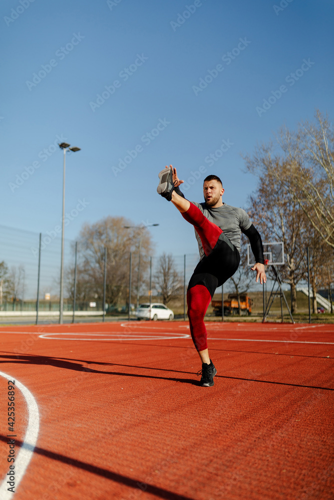 Obraz premium Young fit man doing exercise outside.