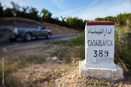 On a distance stone/road stone is written 