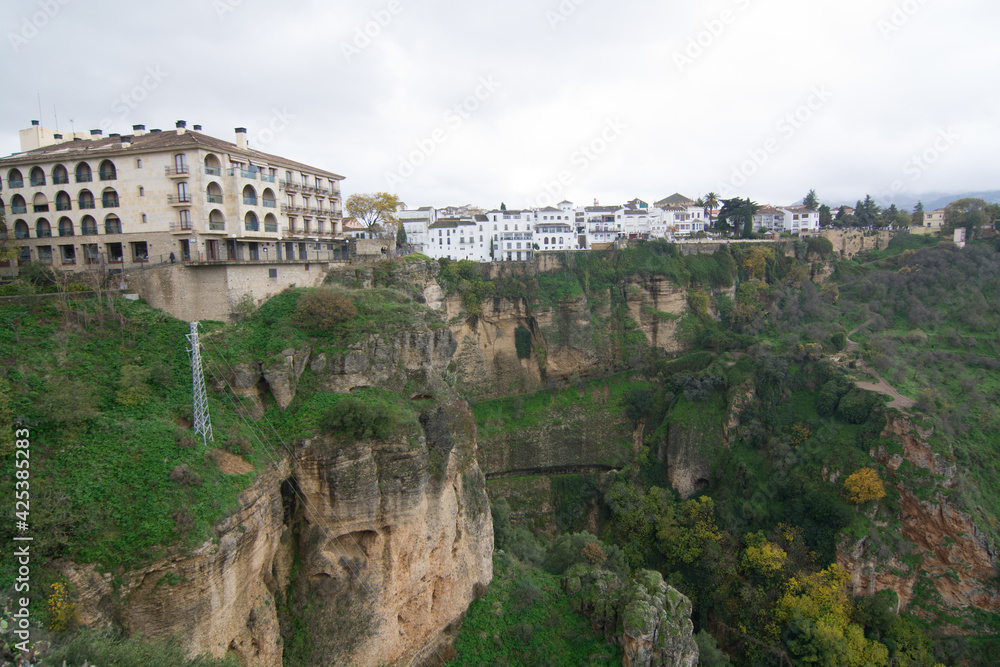 Ronda paese dell'Andalusia costruito a fianco canyon