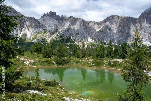 Le lac de Limides dans les Dolomites, Sud-Tyrol, Italie, 2020