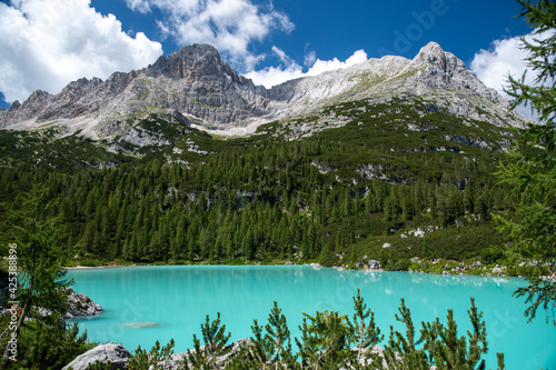 Le lac de Sorapis dans les Dolomites, Sud-Tyrol, Italie, 2020