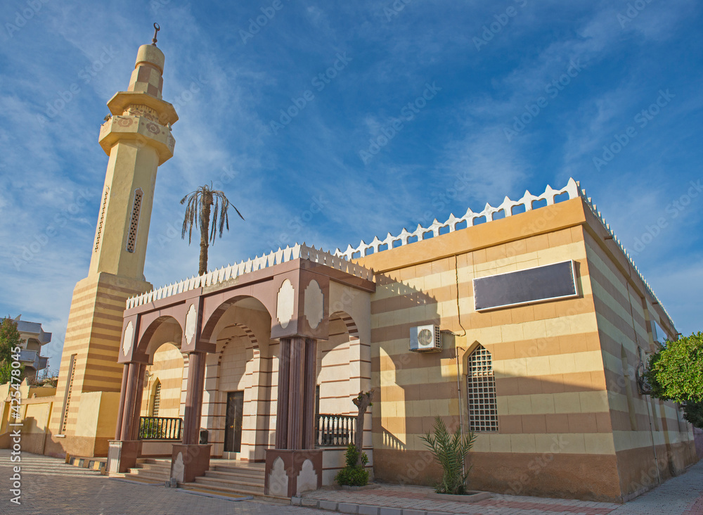 Fototapeta premium Old egyptian mosque building with minaret