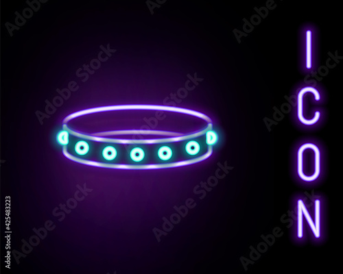 Glowing neon line Leather fetish collar with metal spikes on surface icon isolated on black background Fototapet