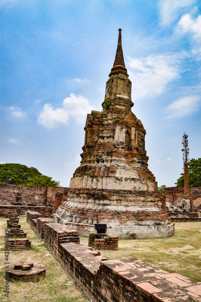 Fototapeta premium タイ・アユタヤの遺産都市探訪
