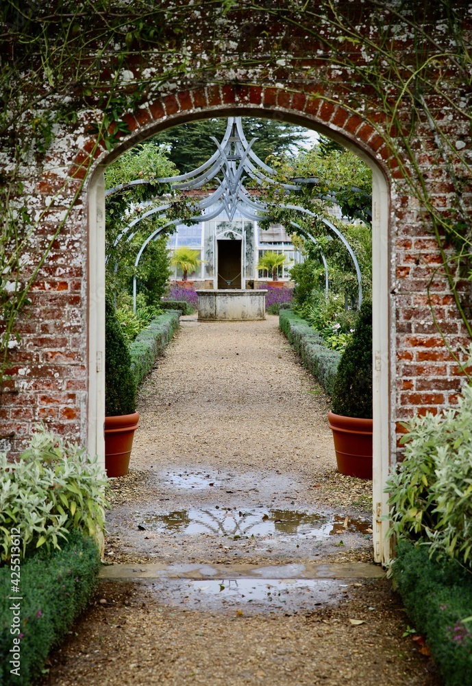 Naklejka premium Walled Garden