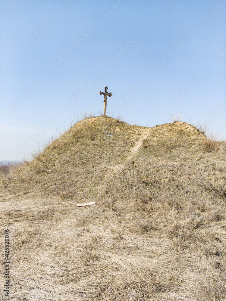 Obraz premium christian cross on the mountain