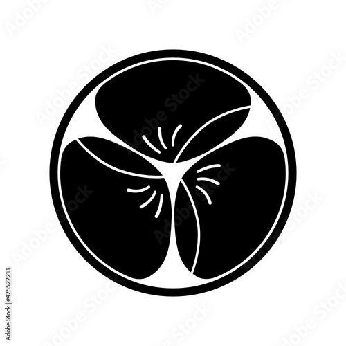 蛤紋・細輪に三つ頭合わせ蛤（ほそわにみつもりはまぐり）