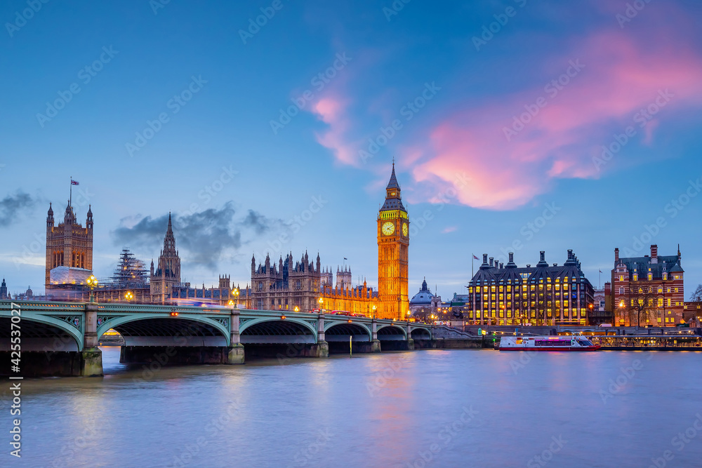 Obraz premium London city skyline with Big Ben and Houses of Parliament, cityscape in UK