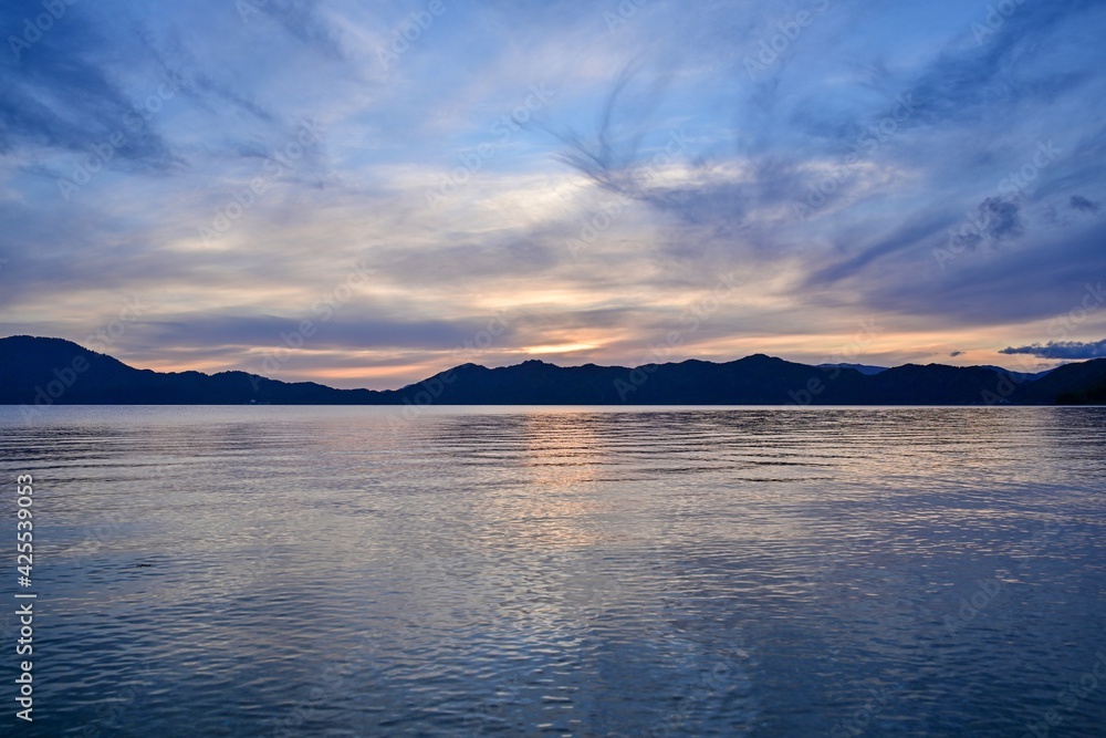 田沢湖と夕焼けのコラボ情景＠秋田
