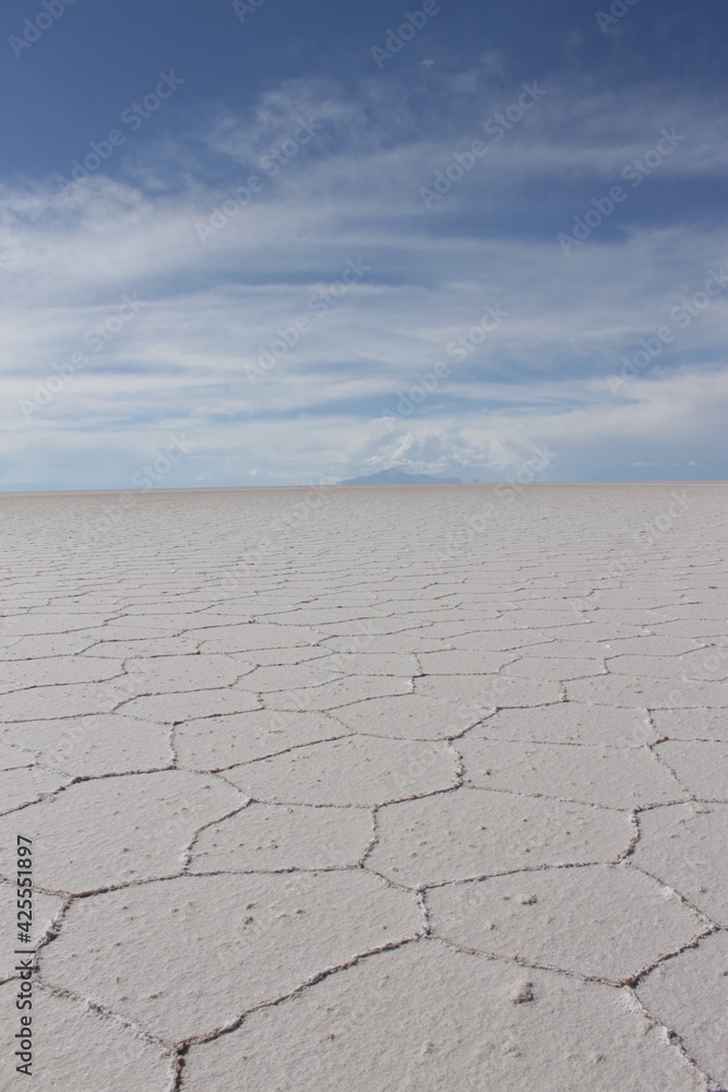 Salar de uyuni in bolivia, white salt soil in different hexagon shapes, the salt makes a special infinity pattern