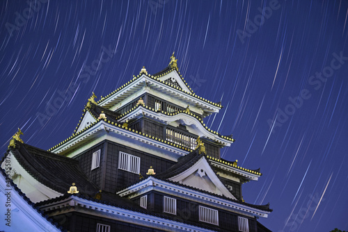 岡山城と星空