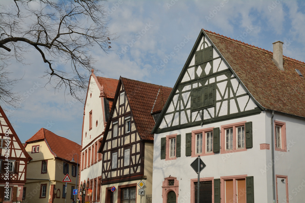 fachwerkhäuser im historischen ortskern von westhofen
