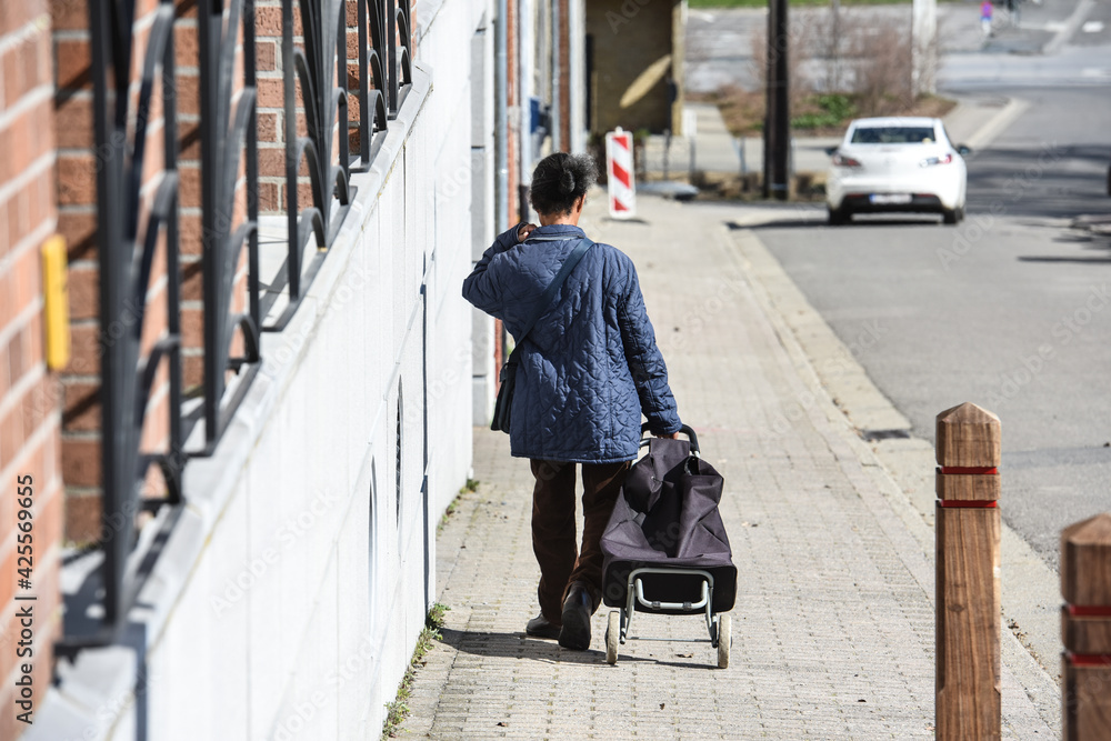 femme seniors retraite vieille age santé femme seniors retraite vieille age santé
