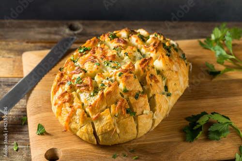 Foto Homemade Cheesy Pull Apart Garlic Bread