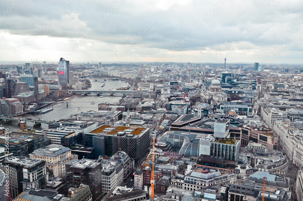 Fototapeta premium LONDON, GREAT BRITAIN: Scenic aerial view of the cityscape from Sky Garden observation deck