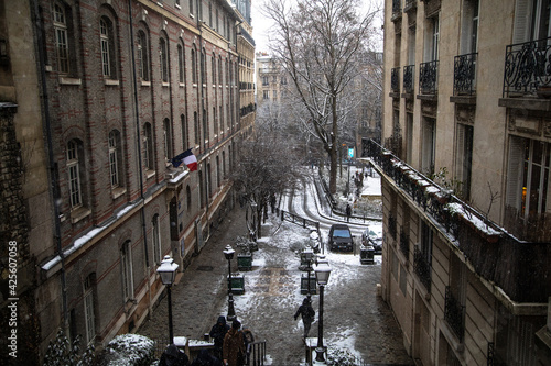 Photography paris montmartre in the winter snowstorm