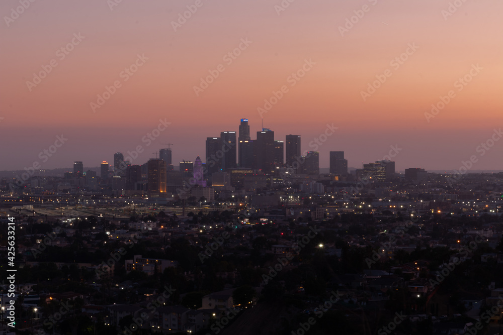 Obraz premium city skyline at sunset