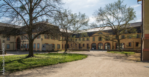 Cuadro en lienzo schloss worms-herrnsheim, wirtschaftsgebäude