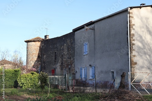 Le château de Mions vu de l'extérieur, ville de Mions, département du Rhône, France