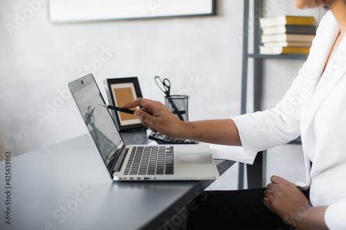 Black Business woman using laptop for analyzing data stock market  forex trading graph  stock exchange trading online  financial investment concept. close up