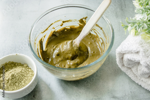 Tableau sur toile Henna dry powder, glass bowl with henna rehydrated, white terry towel on a marble mat