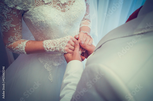 hands of the bride