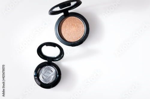 Beautiful eye shadow with sparkles, in a black single jar. The shadows are glossy, cream.