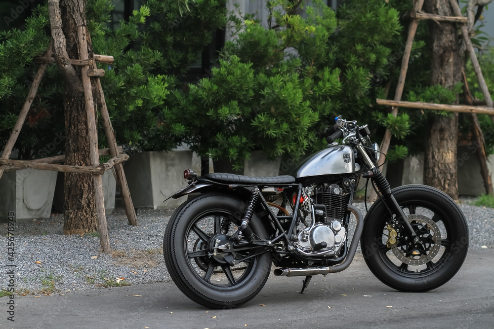 sr400 custom bobber