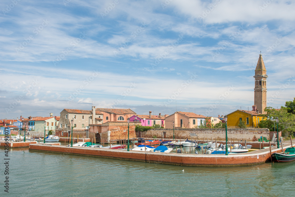 discovery of the city of Venice, Burano and its small canals and romantic alleys