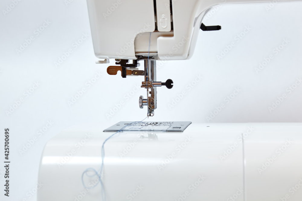 Sewing machine working part, replacement foot