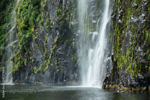 Slika na platnu Stirling Falls plunging vertically into Milford Sound, New Zealand