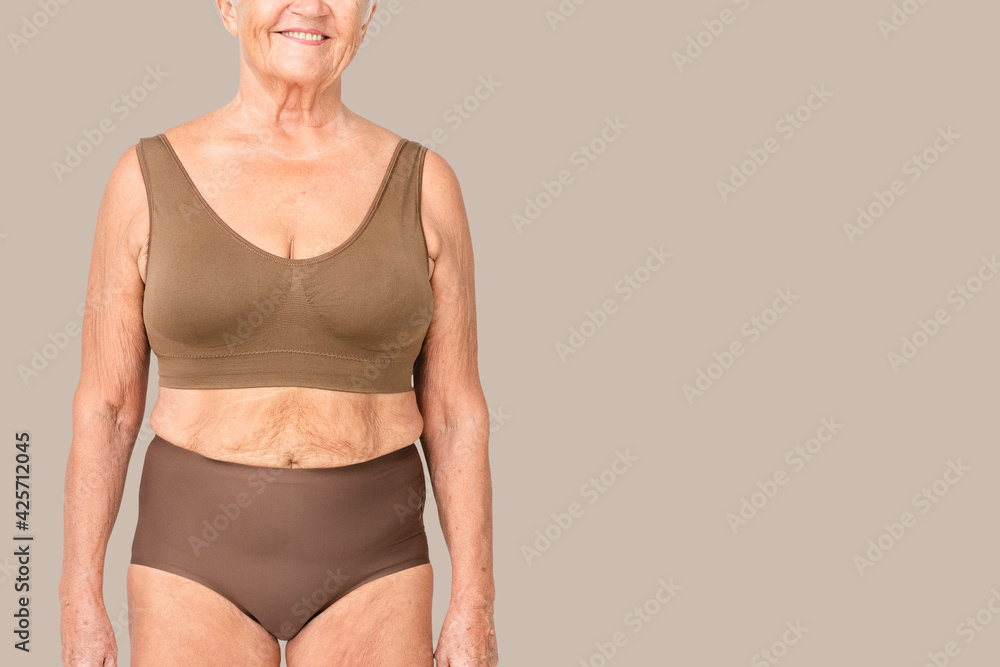 Foto de Senior woman in nude bra and underwear with design space