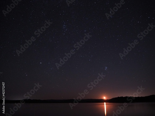 夜の朱鞠内湖 月の出の風景 
